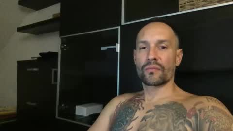 Snapshot of babakeror chatting on October 11, 2025, 11:47 pm BKR online show from October 11, 2025, 11:47 pm
