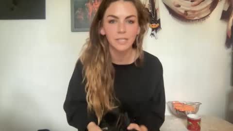 Snapshot of babbleorieka chatting on September 11, 2025, 9:04 pm Babble online show from September 11, 2025, 9:04 pm