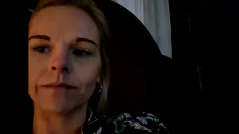 Snapshot of babeb1320 chatting on December 1, 2025, 11:15 am Babeb online show from December 1, 2025, 11:15 am