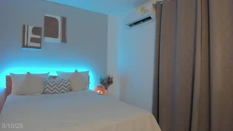 Snapshot of babesexy19_ chatting on October 8, 2025, 11:57 pm itzell online show from October 8, 2025, 11:57 pm