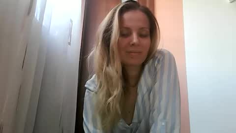 Snapshot of baby_blondee chatting on October 31, 2025, 1:23 pm Baby Blonde online show from October 31, 2025, 1:23 pm