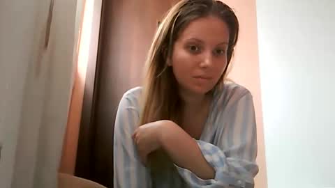 Snapshot of baby_blondee chatting on November 5, 2025, 12:27 pm Baby Blonde online show from November 5, 2025, 12:27 pm