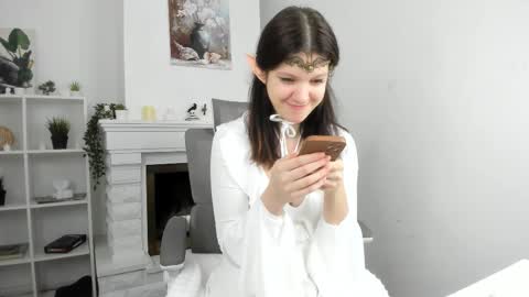 Snapshot of baby_evalena chatting on November 5, 2025, 5:29 am Evalena maybe just Eva online show from November 5, 2025, 5:29 am