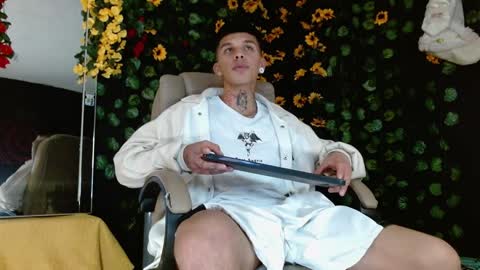 Snapshot of baby_gio chatting on December 15, 2024, 2:08 am OF GxoXabs online show from December 15, 2024, 2:08 am