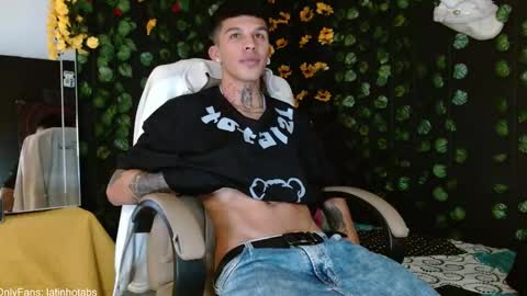 Snapshot of baby_gio chatting on December 20, 2024, 12:19 am OF GxoXabs online show from December 20, 2024, 12:19 am