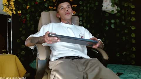 Snapshot of baby_gio chatting on December 26, 2024, 1:07 am OF GxoXabs online show from December 26, 2024, 1:07 am