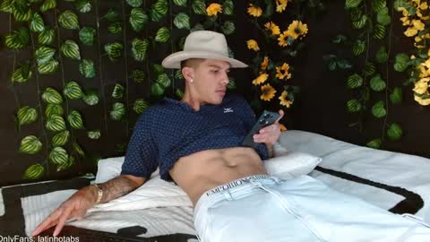 Snapshot of baby_gio chatting on January 17, 2025, 12:10 pm OF GxoXabs online show from January 17, 2025, 12:10 pm