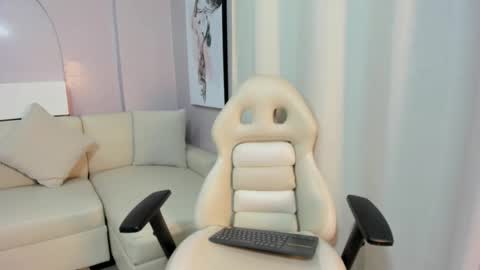 ANGEL online show from February 1, 2026, 3:27 am