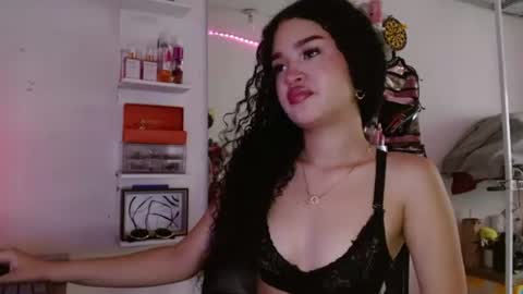 babybombom08 online show from June 9, 2026, 7:36 pm