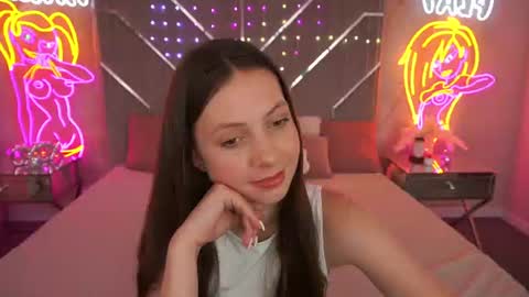 Lady Vi online show from June 17, 2026, 1:12 pm