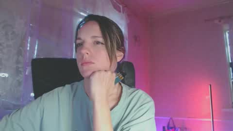 Sonya online show from November 5, 2025, 5:07 am