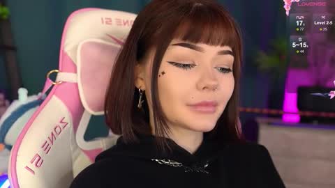 Snapshot of babyroxynill chatting on October 2, 2025, 9:33 pm Nika online show from October 2, 2025, 9:33 pm