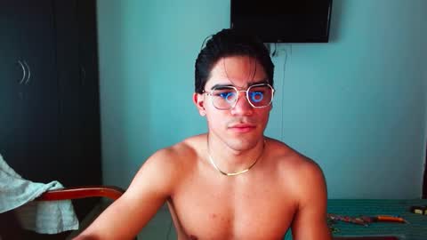 sebas online show from October 28, 2025, 4:42 pm