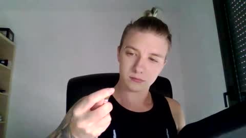 Snapshot of backuphoney chatting on October 22, 2025, 7:41 am Honey online show from October 22, 2025, 7:41 am