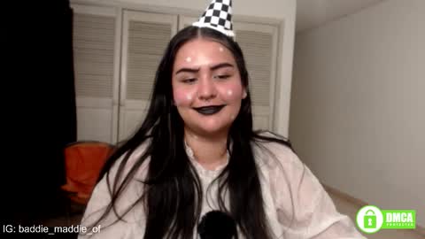 Snapshot of baddie_maddie_ chatting on November 1, 2025, 8:16 am want custom text me through my snap 3 online show from November 1, 2025, 8:16 am