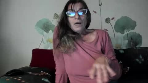 Snapshot of badgg chatting on November 25, 2025, 2:06 pm Gina online show from November 25, 2025, 2:06 pm