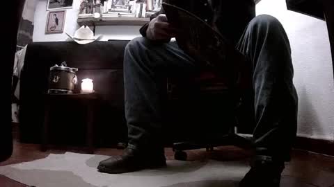 Mexican livin Off the Wall online show from April 17, 2026, 3:53 am