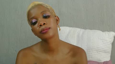 Snapshot of badkittylilyx chatting on November 11, 2025, 12:05 pm Lily online show from November 11, 2025, 12:05 pm