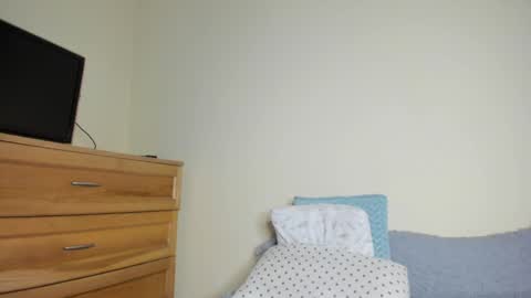 Snapshot of badmodel_ chatting on February 19, 2025, 2:23 pm Name online show from February 19, 2025, 2:23 pm