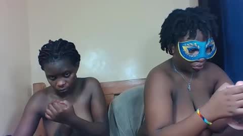 bads_girles online show from December 20, 2025, 5:42 pm