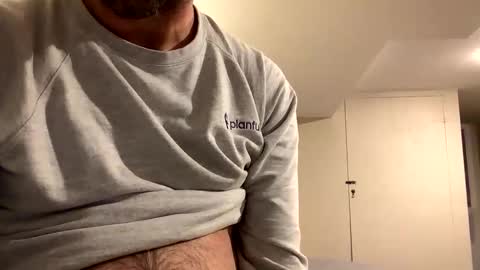 Snapshot of badtwister chatting on December 4, 2025, 6:01 am badtwister online show from December 4, 2025, 6:01 am