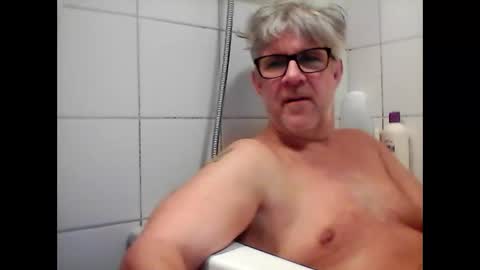 baggelina75 online show from January 14, 2025, 7:21 pm