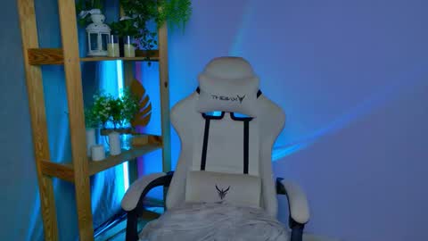 Snapshot of balerinacappuccino_ chatting on March 4, 2026, 5:13 am Elly online show from March 4, 2026, 5:13 am