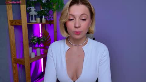 Snapshot of balerinacappuccino_ chatting on March 5, 2026, 5:25 am Elly online show from March 5, 2026, 5:25 am