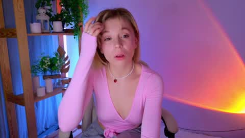 Snapshot of balerinacappuccino_ chatting on April 10, 2026, 4:17 am Elly online show from April 10, 2026, 4:17 am