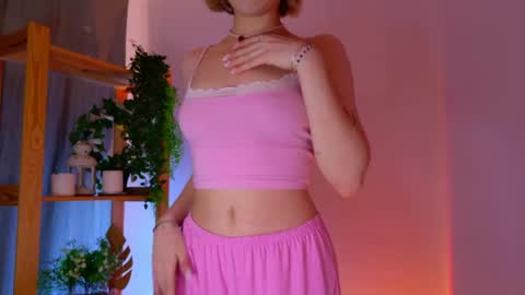 Snapshot of balerinacappuccino_ chatting on April 15, 2026, 4:19 am Elly online show from April 15, 2026, 4:19 am