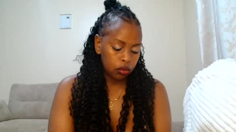 bambi_e online show from July 5, 2026, 8:38 pm