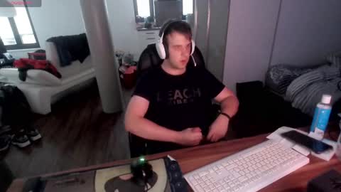 bananastickstrips online show from May 18, 2026, 6:47 pm