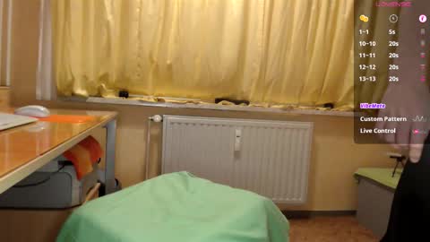 Snapshot of banschie chatting on November 21, 2025, 7:56 pm online show from November 21, 2025, 7:56 pm