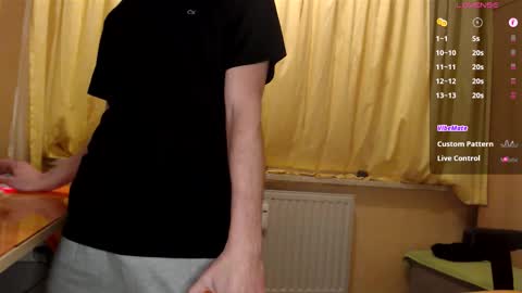 Snapshot of banschie chatting on December 18, 2025, 7:53 pm online show from December 18, 2025, 7:53 pm