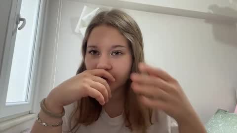 Snapshot of baosznejkowski chatting on May 9, 2026, 3:28 pm Sumi online show from May 9, 2026, 3:28 pm