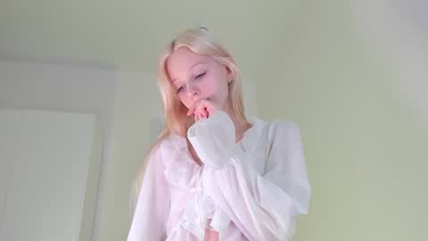 Bella online show from November 21, 2025, 2:54 am