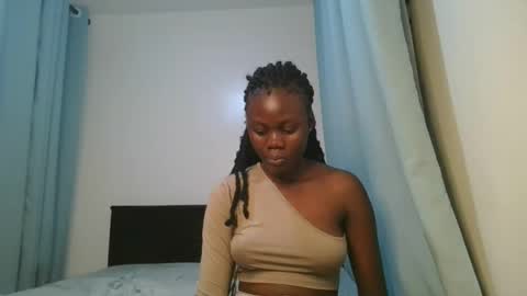 Snapshot of barbie_queen2 chatting on January 18, 2026, 8:12 pm queen online show from January 18, 2026, 8:12 pm