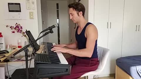 Snapshot of barebritpianist chatting on November 21, 2025, 4:44 am BareBritPianist online show from November 21, 2025, 4:44 am