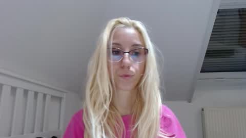 Snapshot of barelylegalblondy chatting on October 21, 2025, 6:30 pm Lena online show from October 21, 2025, 6:30 pm
