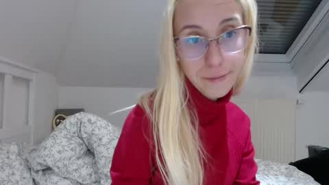 Snapshot of barelylegalblondy chatting on October 24, 2025, 4:36 pm Lena online show from October 24, 2025, 4:36 pm