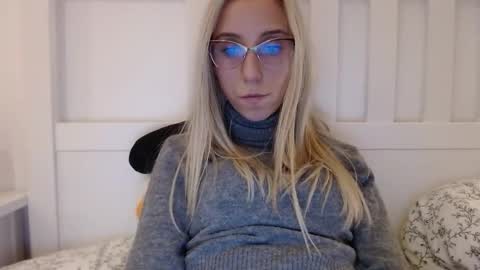 Snapshot of barelylegalblondy chatting on November 8, 2025, 5:45 pm Lena online show from November 8, 2025, 5:45 pm