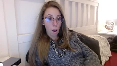 Snapshot of barelylegalblondy chatting on November 15, 2025, 7:32 pm Lena online show from November 15, 2025, 7:32 pm