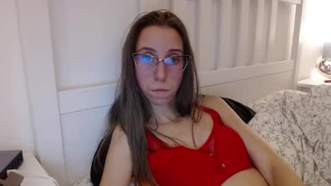 Snapshot of barelylegalblondy chatting on November 20, 2025, 6:18 pm Lena online show from November 20, 2025, 6:18 pm