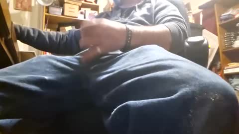 bartender3127 online show from December 9, 2024, 9:58 pm