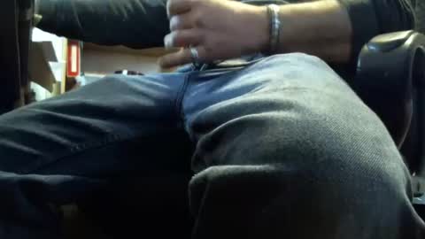 bartender3127 online show from March 4, 2025, 4:41 pm