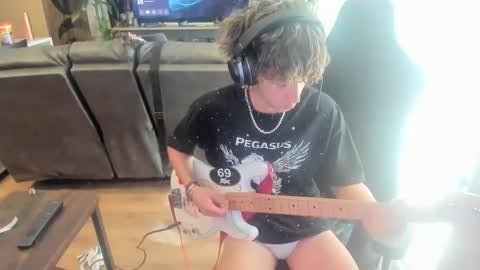 Snapshot of bashful4200 chatting on April 5, 2026, 9:12 pm ryan online show from April 5, 2026, 9:12 pm