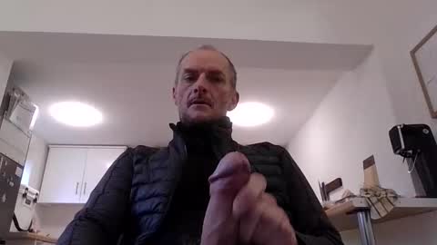 Snapshot of basiccamguy chatting on November 3, 2025, 9:21 am basiccamguy online show from November 3, 2025, 9:21 am