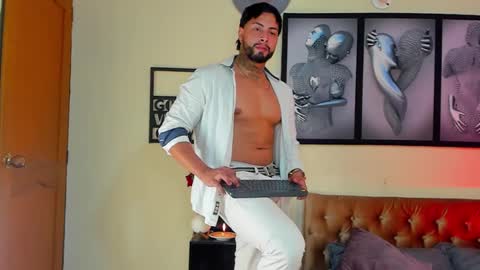 bastian_jones1 online show from February 27, 2025, 5:24 am