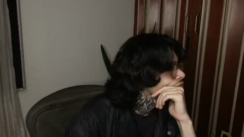 Snapshot of bastiel_ chatting on July 2, 2026, 2:44 am Bastiel online show from July 2, 2026, 2:44 am