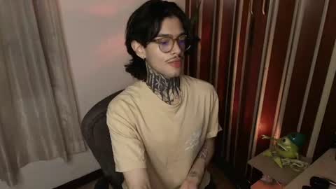Snapshot of bastiel_ chatting on July 13, 2026, 11:51 pm Bastiel online show from July 13, 2026, 11:51 pm